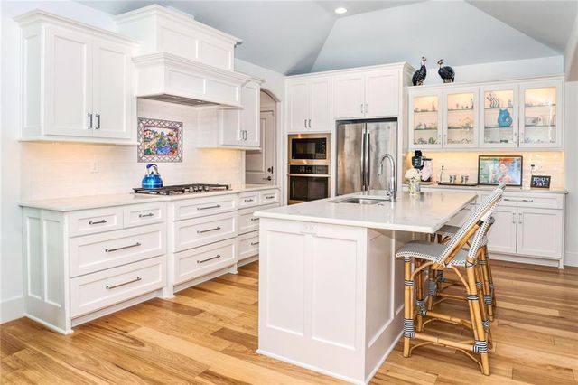 7501 Chadwick Court, Prairie Village, KS 66208