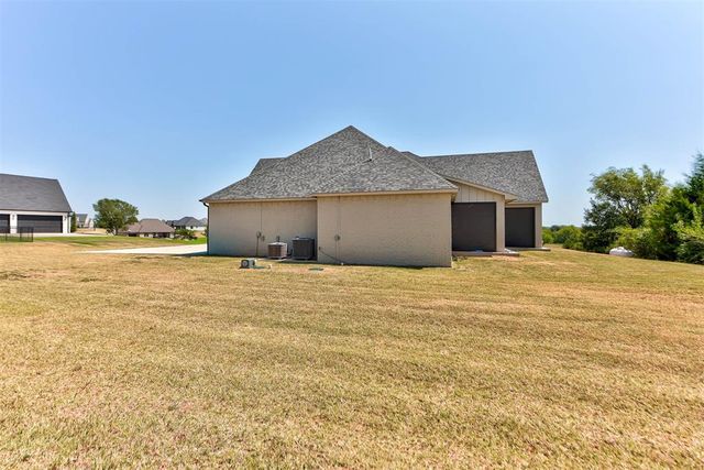 3387 Red Ridge Drive, Blanchard, OK 73010