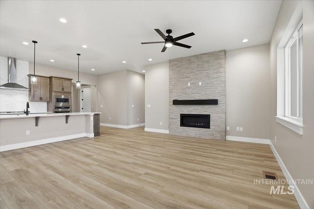 857 N Falling Water Way, Eagle, ID 83616