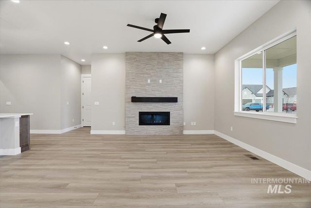 857 N Falling Water Way, Eagle, ID 83616