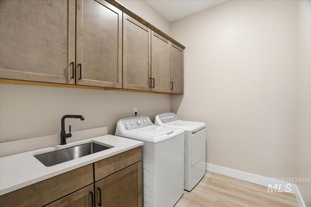 857 N Falling Water Way, Eagle, ID 83616