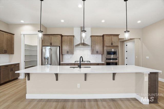 857 N Falling Water Way, Eagle, ID 83616