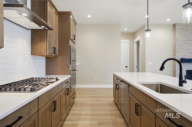 857 N Falling Water Way, Eagle, ID 83616