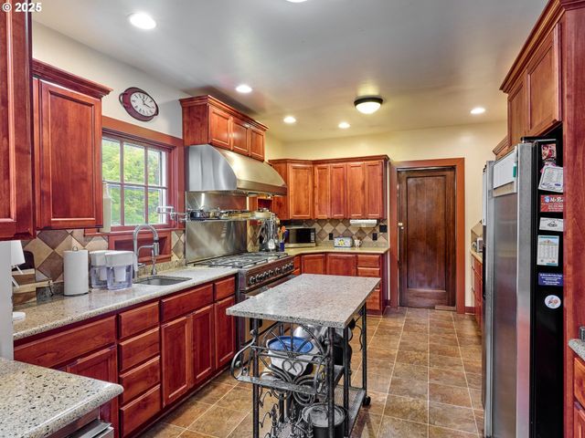 809 Ne EVANS St, Mc Minnville, OR 97128