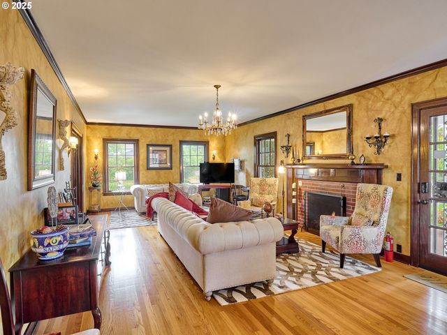 809 Ne EVANS St, Mc Minnville, OR 97128