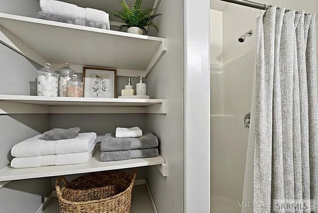 3972 N Flaming Rock Road, Idaho Falls, ID 83401