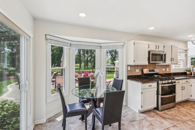 7004 Bennington Drive, Gurnee, IL 60031