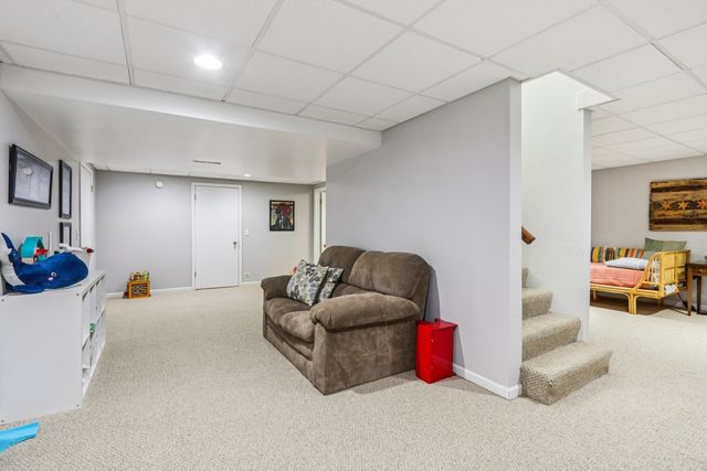 7004 Bennington Drive, Gurnee, IL 60031