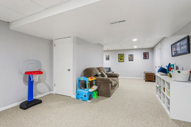 7004 Bennington Drive, Gurnee, IL 60031