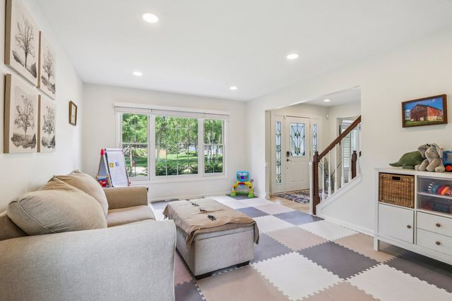 7004 Bennington Drive, Gurnee, IL 60031