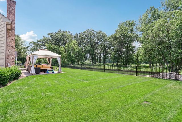 7004 Bennington Drive, Gurnee, IL 60031