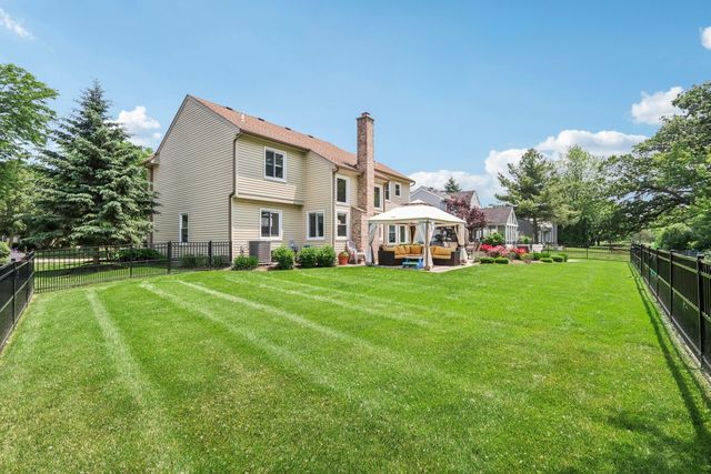 7004 Bennington Drive, Gurnee, IL 60031