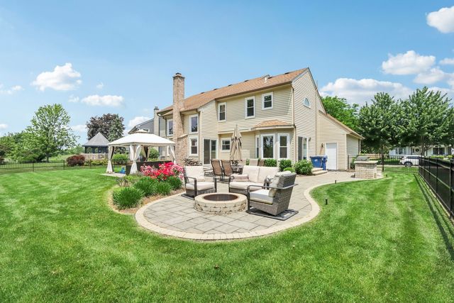 7004 Bennington Drive, Gurnee, IL 60031