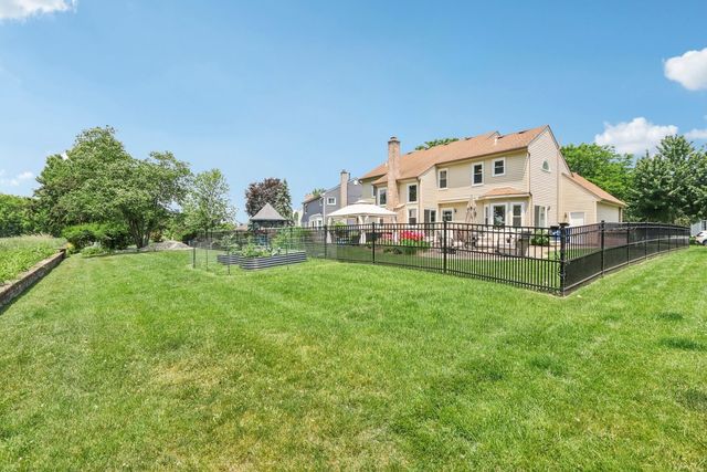 7004 Bennington Drive, Gurnee, IL 60031
