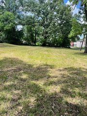 1300 W Kaufman Street, Paris, TX 75460