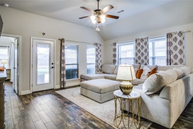 11724 Tuscarora Drive, Fort Worth, TX 76108