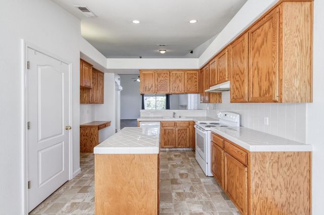 612 Hanson Avenue, Clovis, CA 93611