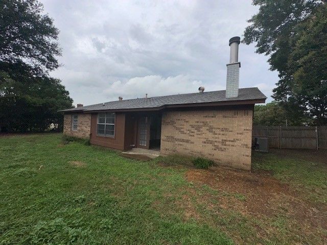 512 Mesa Court, Saginaw, TX 76179
