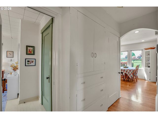 2146 N HOLLY St, Canby, OR 97013