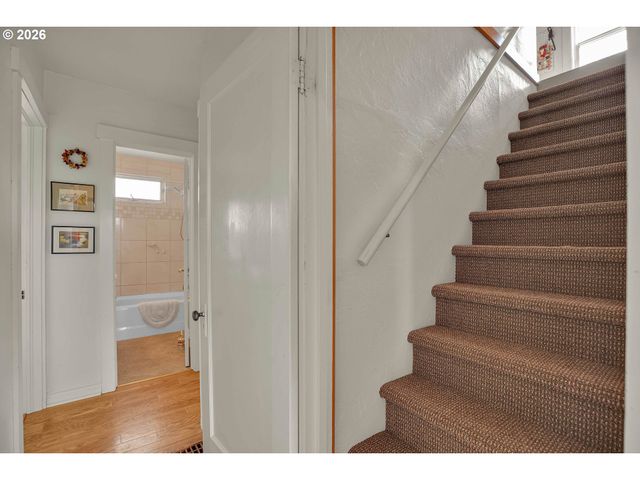 2146 N HOLLY St, Canby, OR 97013