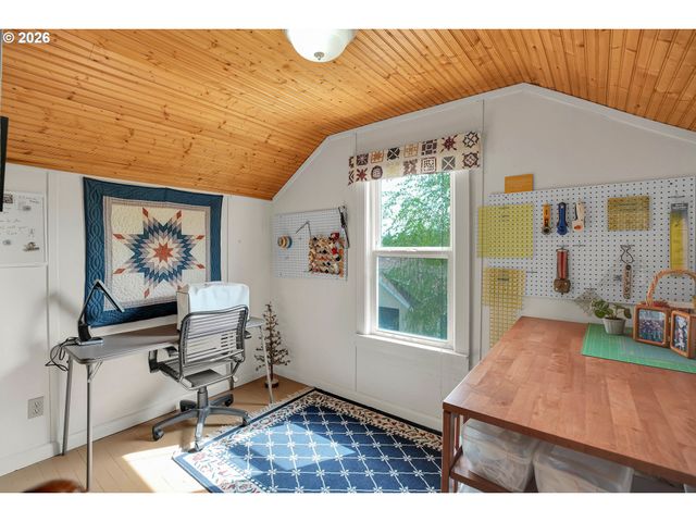 2146 N HOLLY St, Canby, OR 97013