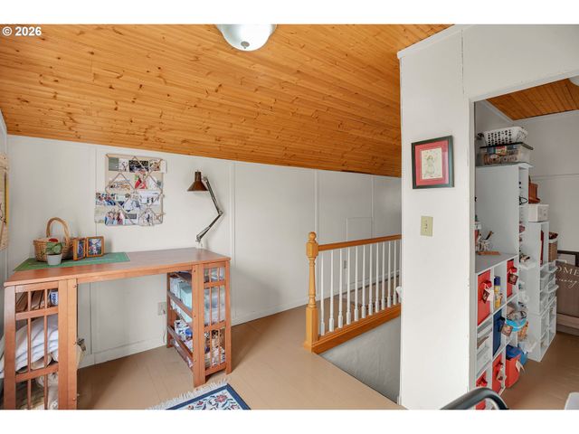 2146 N HOLLY St, Canby, OR 97013