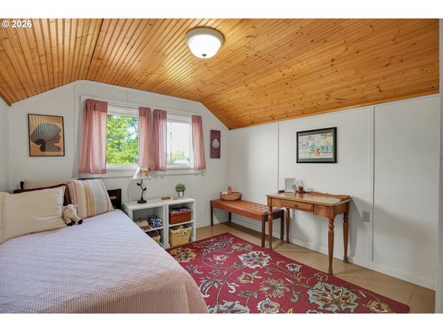 2146 N HOLLY St, Canby, OR 97013
