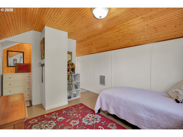 2146 N HOLLY St, Canby, OR 97013