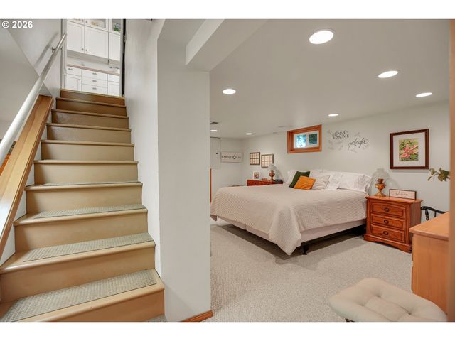 2146 N HOLLY St, Canby, OR 97013