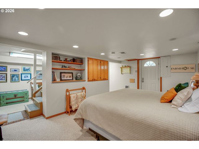 2146 N HOLLY St, Canby, OR 97013