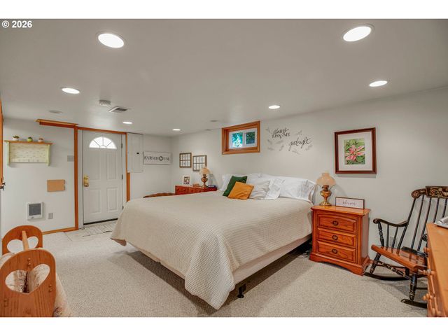 2146 N HOLLY St, Canby, OR 97013