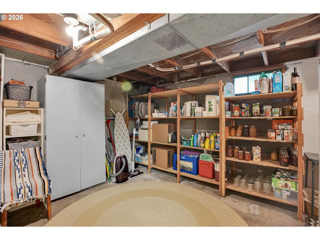 2146 N HOLLY St, Canby, OR 97013
