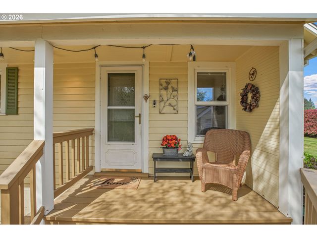 2146 N HOLLY St, Canby, OR 97013