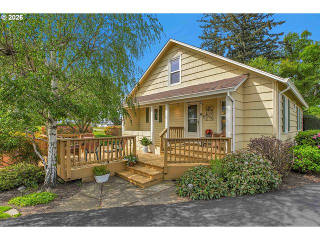 2146 N HOLLY St, Canby, OR 97013