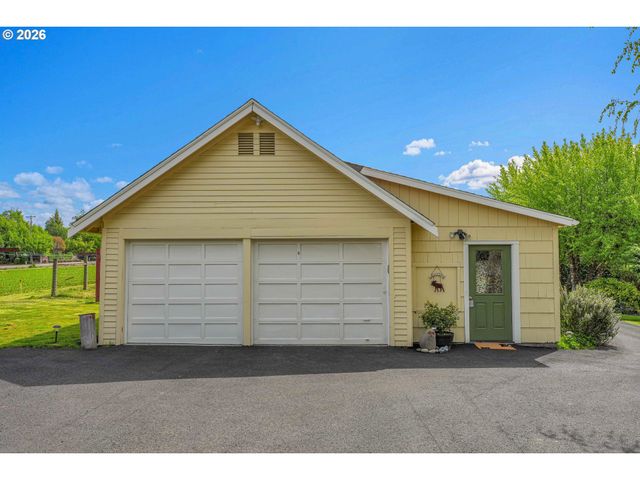 2146 N HOLLY St, Canby, OR 97013