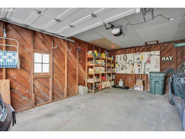 2146 N HOLLY St, Canby, OR 97013