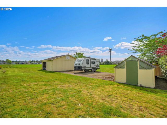 2146 N HOLLY St, Canby, OR 97013