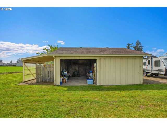 2146 N HOLLY St, Canby, OR 97013