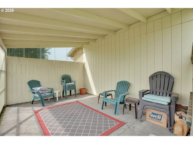 2146 N HOLLY St, Canby, OR 97013