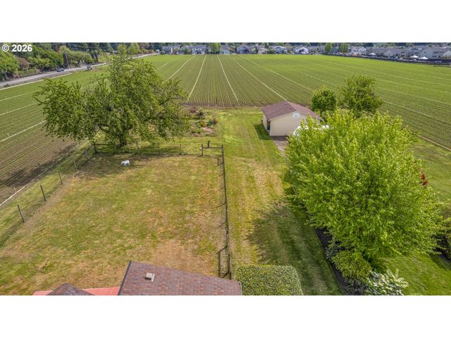 2146 N HOLLY St, Canby, OR 97013
