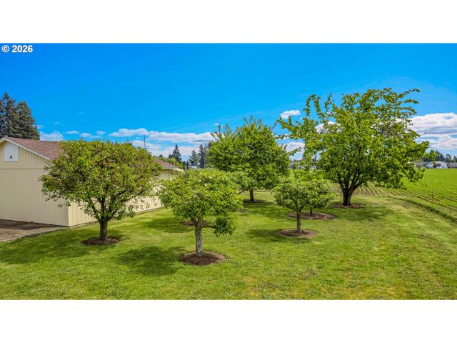 2146 N HOLLY St, Canby, OR 97013