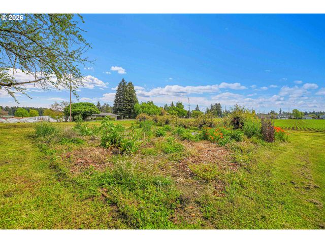 2146 N HOLLY St, Canby, OR 97013