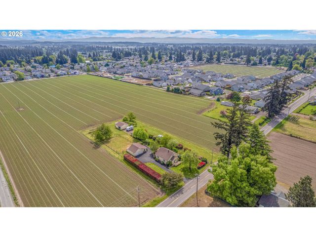 2146 N HOLLY St, Canby, OR 97013