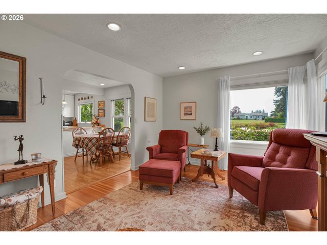 2146 N HOLLY St, Canby, OR 97013