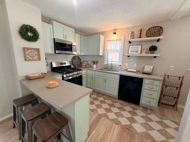 3913 EAST Avenue, Erie, PA 16504
