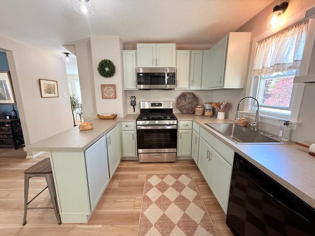 3913 EAST Avenue, Erie, PA 16504
