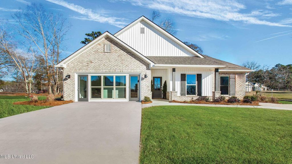 205 Serenity Lake Drive, Pearl, MS 39208