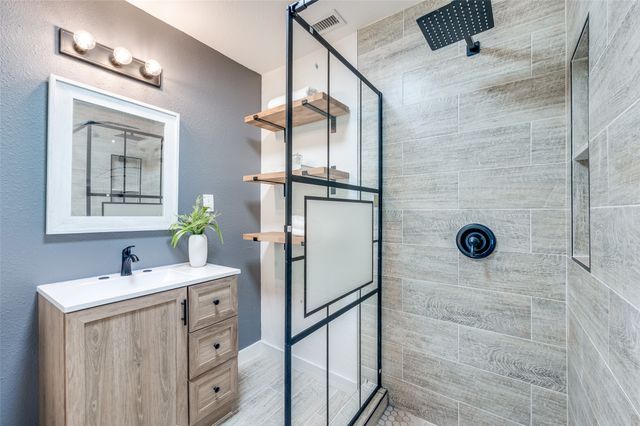 909 Lexington Drive, Irving, TX 75061