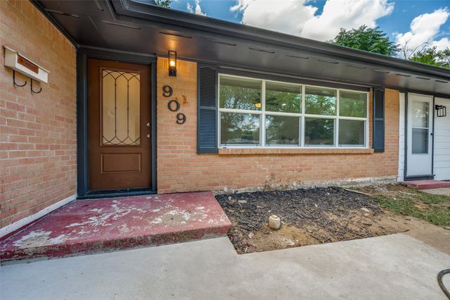909 Lexington Drive, Irving, TX 75061