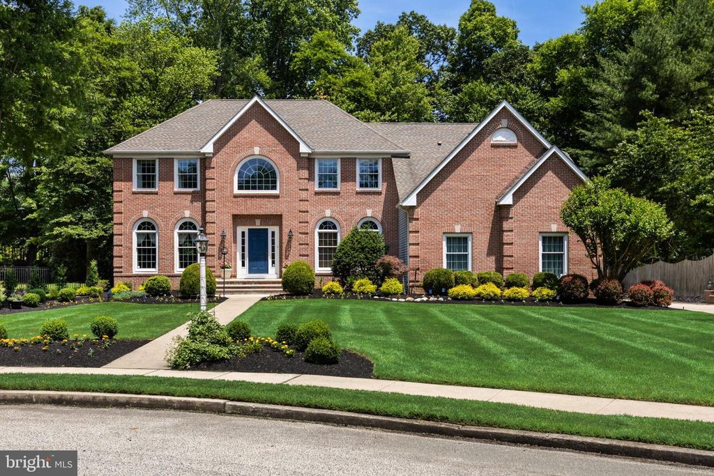 1 LUCAS CT, MOUNT LAUREL, NJ 08054 — exterior
